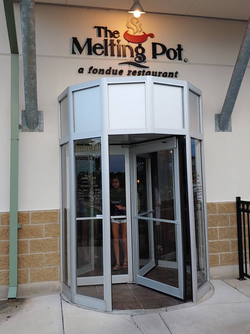 The Melting Pot | restaurant | 2090 Celebration Dr NE #130, Grand Rapids, MI 49525, USA | 6163650055 OR +1 616-365-0055