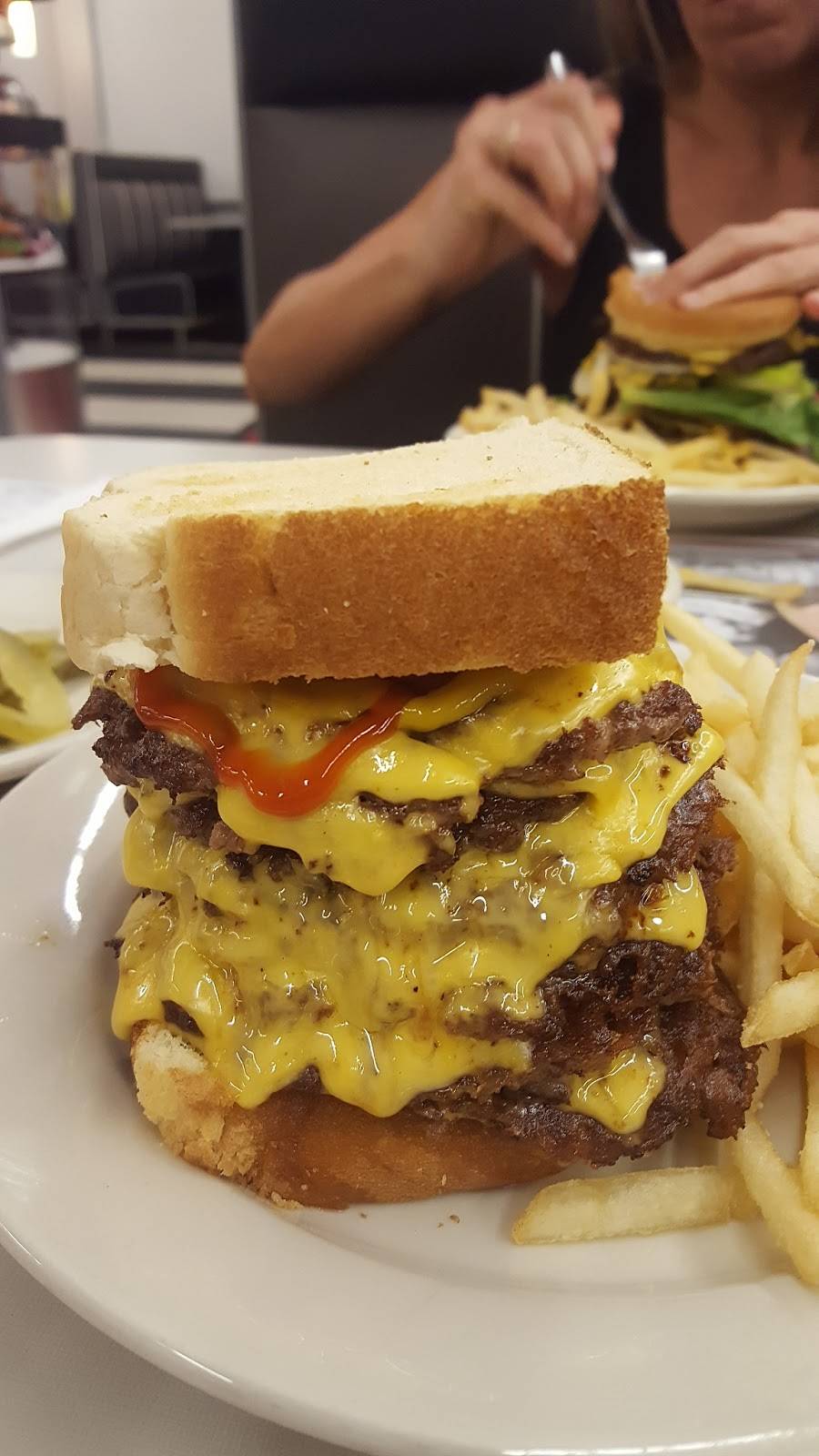 Steak n Shake | restaurant | 4203 Wisconsin Ave, Sedalia, MO 65301, USA | 6608512264 OR +1 660-851-2264