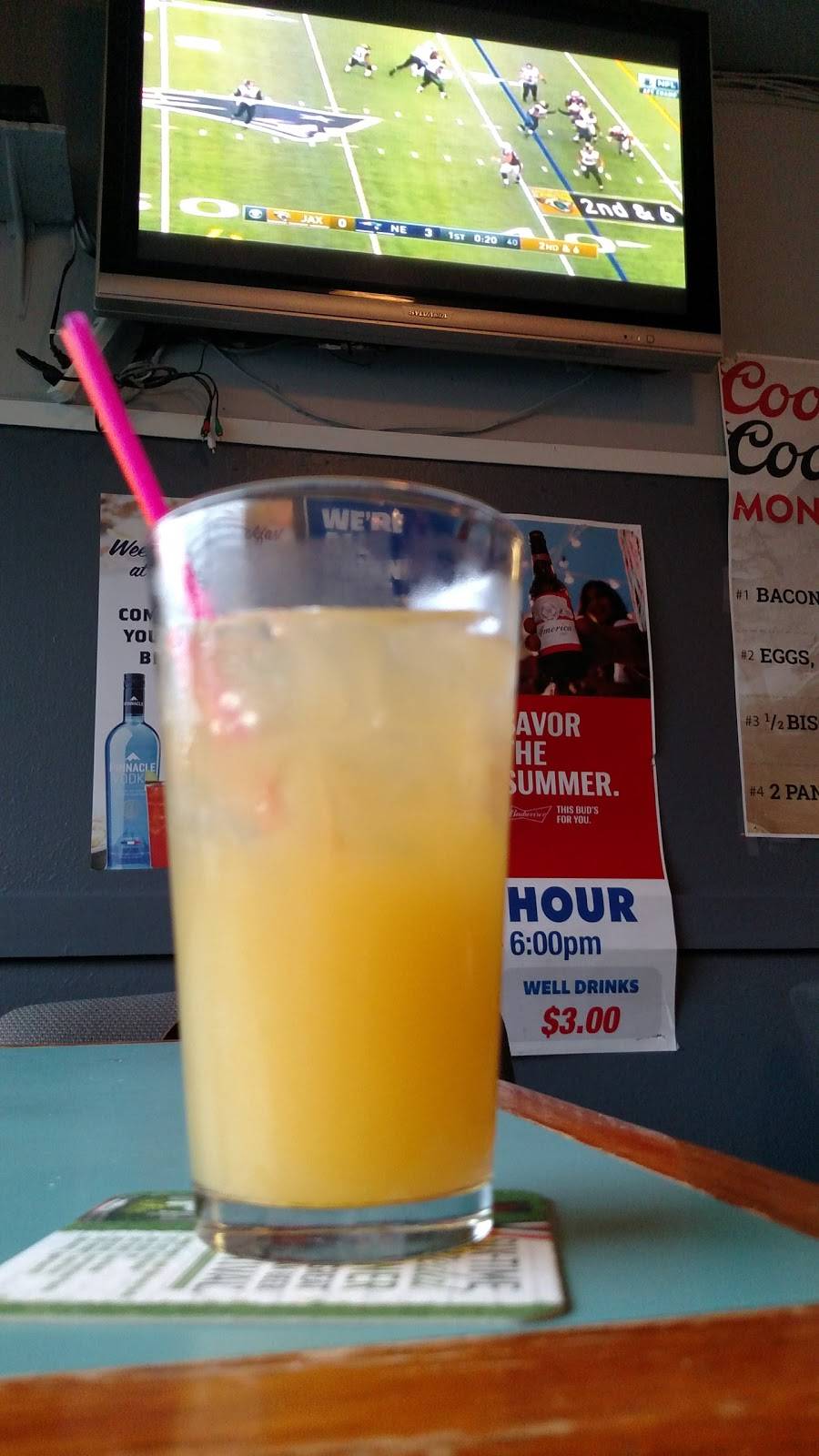 McQueens Bar & Grill | restaurant | 14680 SE River Rd, Milwaukie, OR 97267, USA | 5033539311 OR +1 503-353-9311