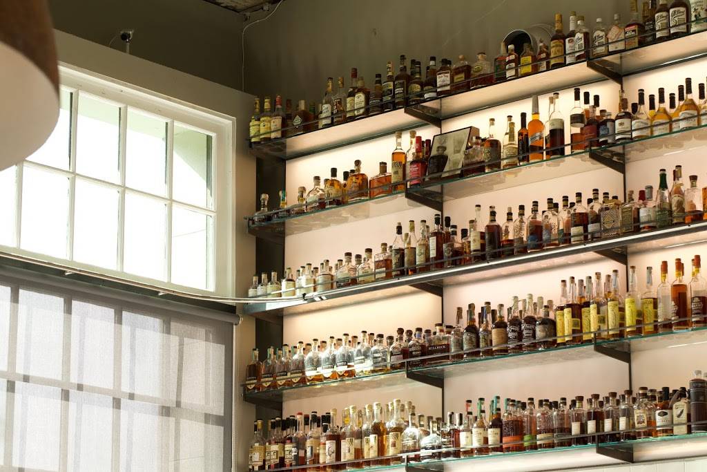 Hard Water | restaurant | Pier 3, The Embarcadero, San Francisco, CA 94111, USA | 4153923021 OR +1 415-392-3021