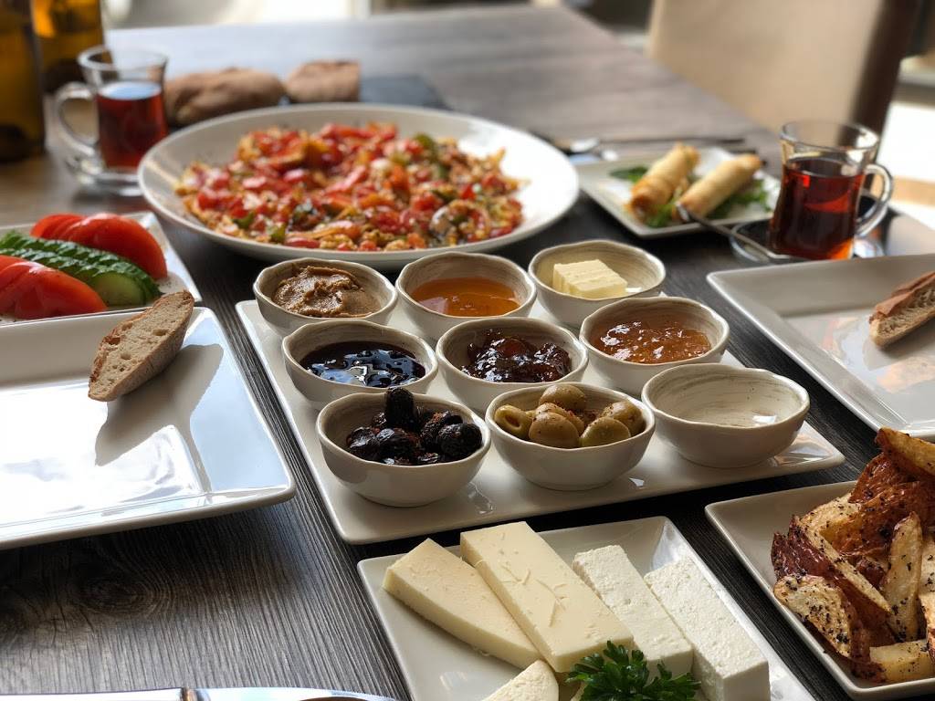 The Gundis Kurdish Kitchen | restaurant | 2909 N Clark St, Chicago, IL 60657, USA | 7739048120 OR +1 773-904-8120