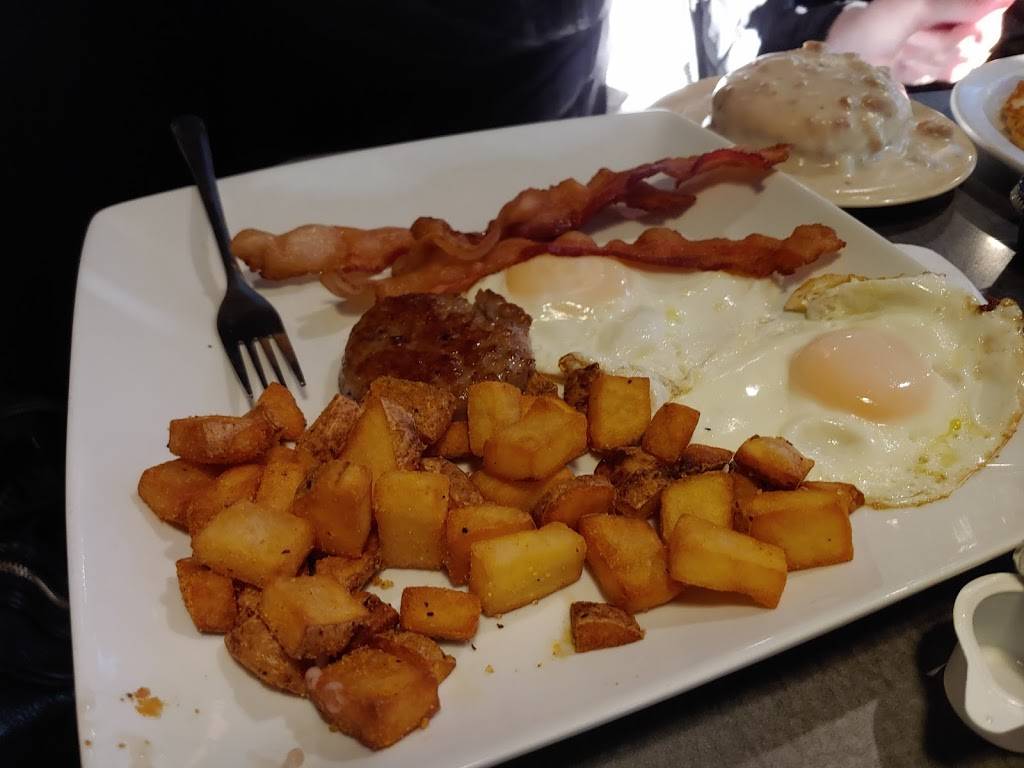 The Press Box Sports Bar & Grille | restaurant | 5601 S 56th St, Lincoln, NE 68516, USA | 4022613859 OR +1 402-261-3859