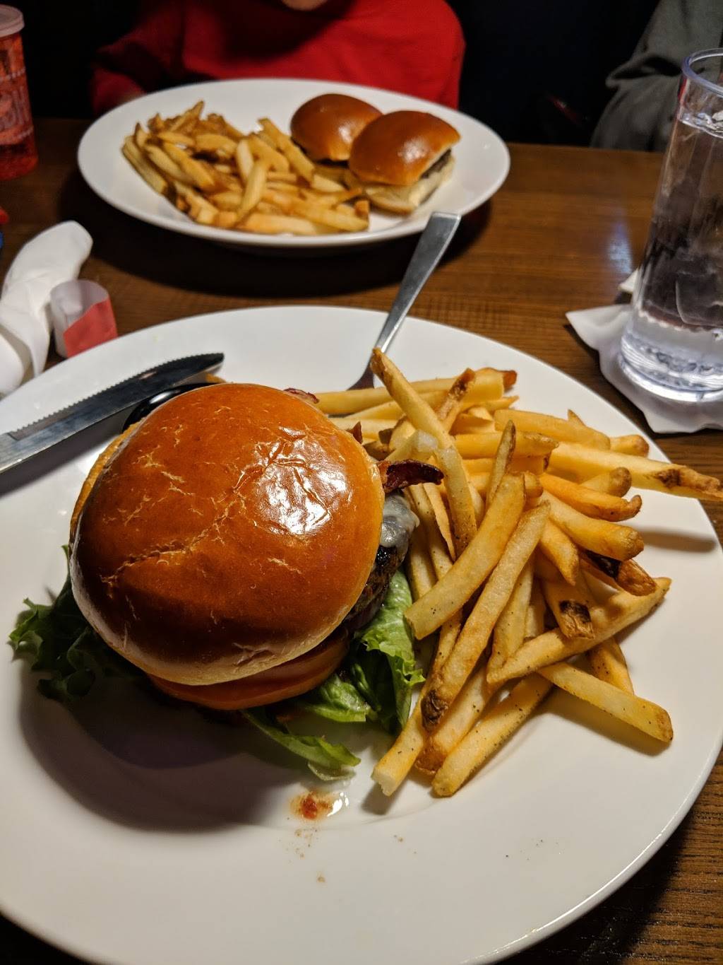 TGI Fridays | restaurant | 9651 W Higgins Rd, Rosemont, IL 60018, USA | 8472921138 OR +1 847-292-1138