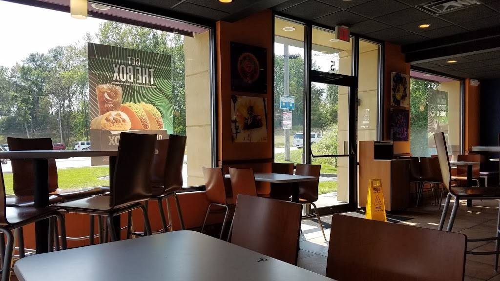 Taco Bell | meal takeaway | 5 S Belt W, Belleville, IL 62220, USA | 6182362410 OR +1 618-236-2410