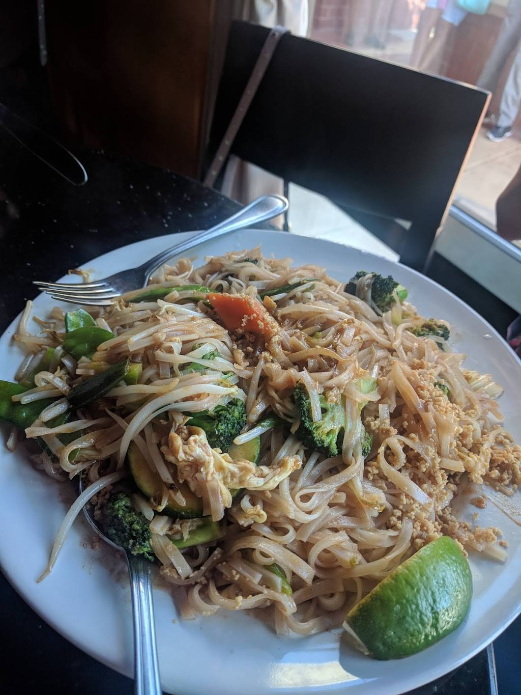 East Moon Asian Bistro | restaurant | 5876 5920, Kingstowne Center #100, Alexandria, VA 22315, USA | 7033477707 OR +1 703-347-7707