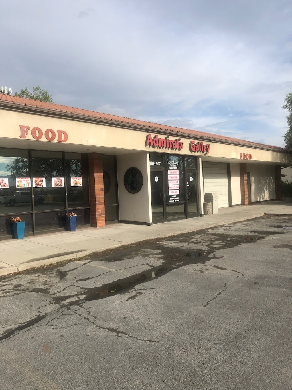 Las Pizzas Lokas | restaurant | 5500 W Amelia Earhart Dr Suite306, Salt Lake City, UT 84116, USA | 8014625962 OR +1 801-462-5962