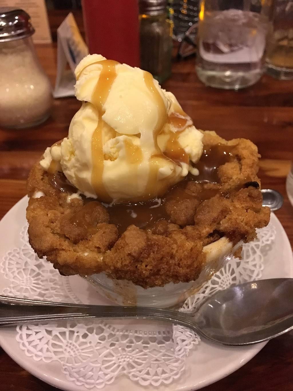 The Bear Moon Bar & Grill | restaurant | 901 Ski Run Blvd, South Lake Tahoe, CA 96150, USA | 5305416122 OR +1 530-541-6122