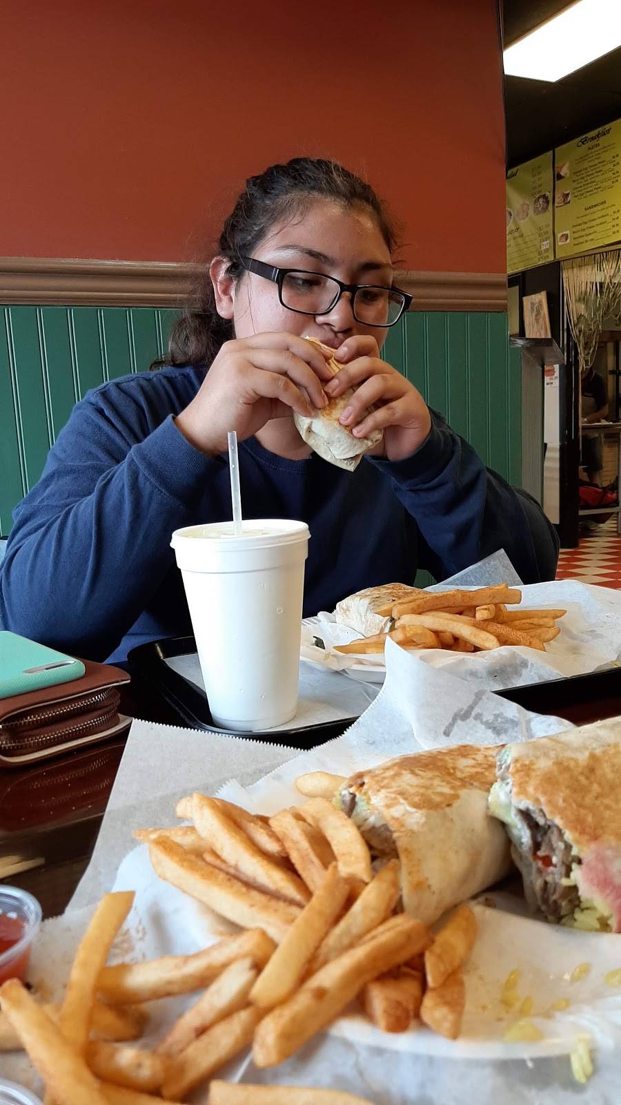 Shelby GyRO | restaurant | 1604 Madison St, Shelbyville, TN 37160, USA | 9314925047 OR +1 931-492-5047