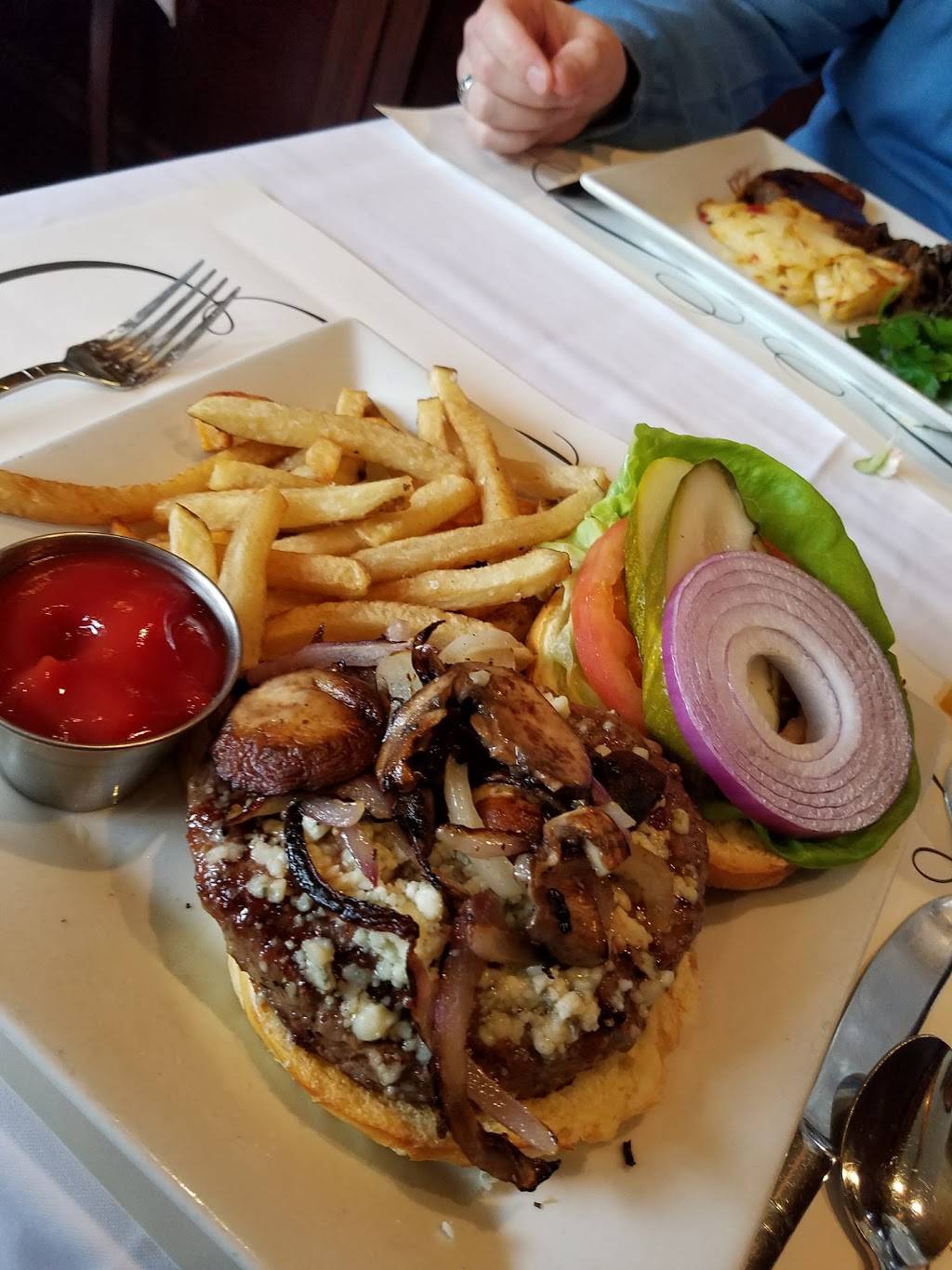 Harry Brownes Restaurant | restaurant | 66 State Cir, Annapolis, MD 21401, USA | 4102634332 OR +1 410-263-4332