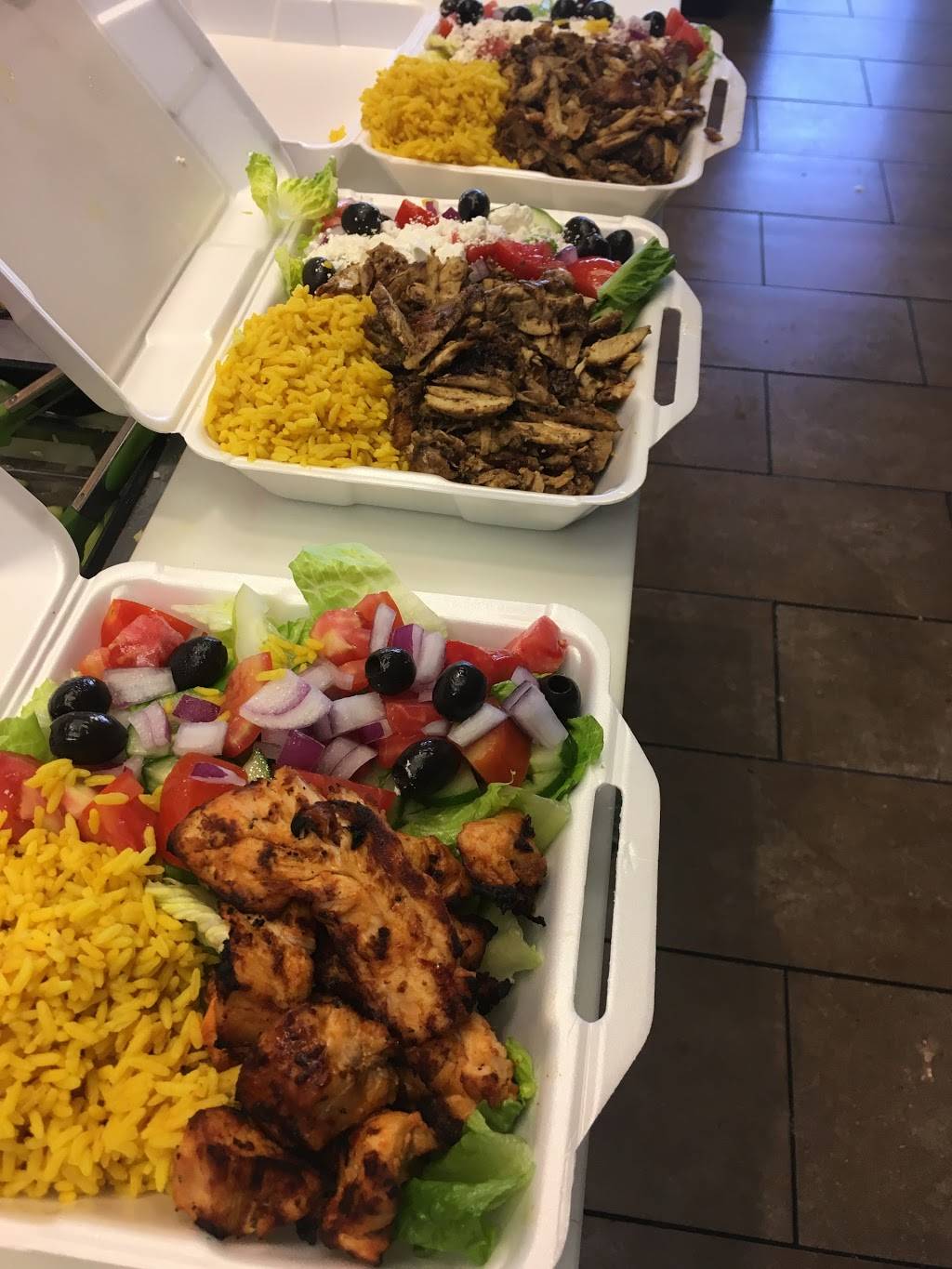 Pita And Grill | restaurant | 17310 Yonge St #15, Newmarket, ON L3Y 7R9, Canada | 9052357799 OR +1 905-235-7799