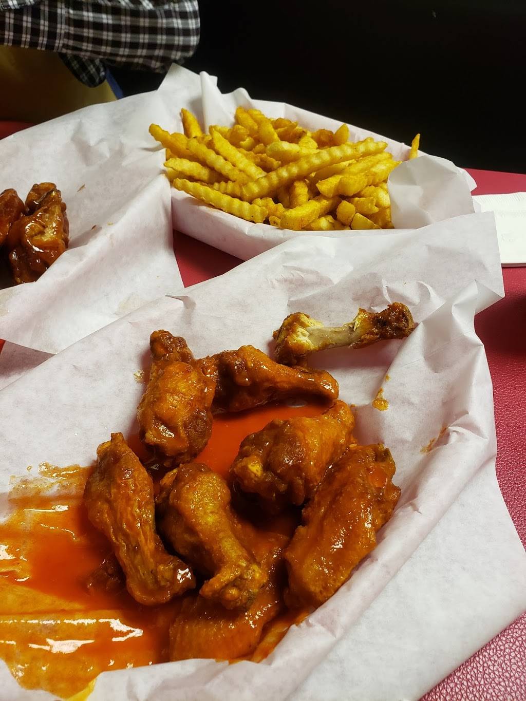 Wing Slingers | restaurant | 8458 Federal Blvd, Westminster, CO 80031, USA | 3034278700 OR +1 303-427-8700