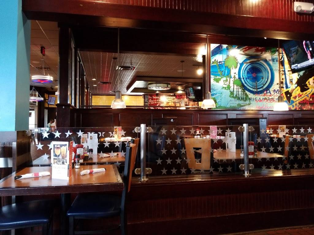 TGI Fridays | restaurant | 9 Brickyard Dr, Bloomington, IL 61701, USA | 3096622231 OR +1 309-662-2231