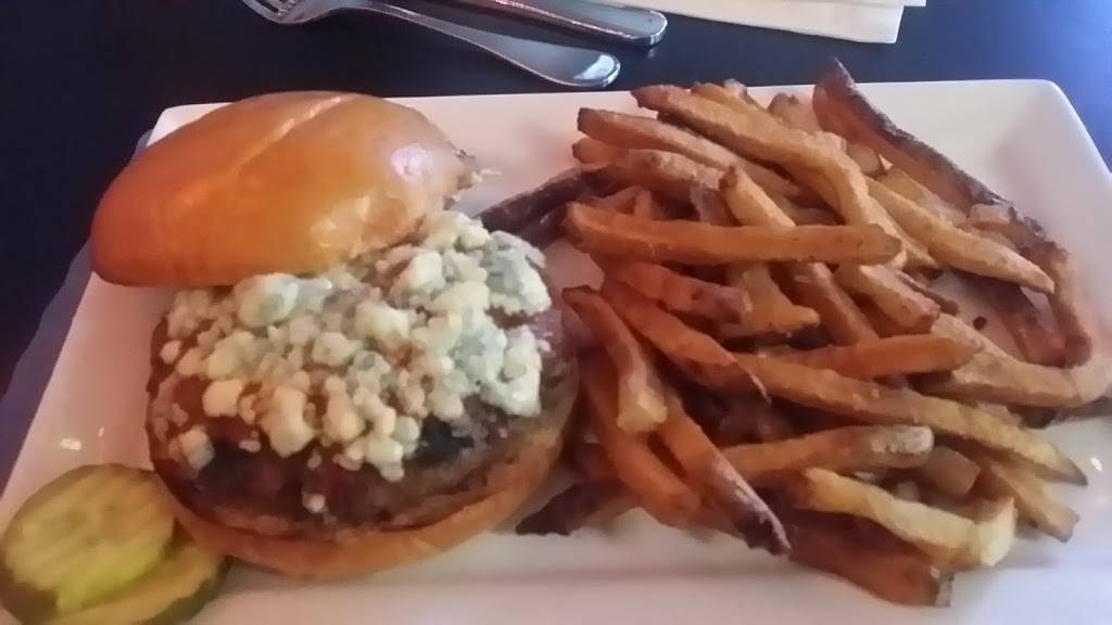 J Brians Pub & Grille | restaurant | 615 S Union St, Lawrence, MA 01843, USA | 9786879321 OR +1 978-687-9321