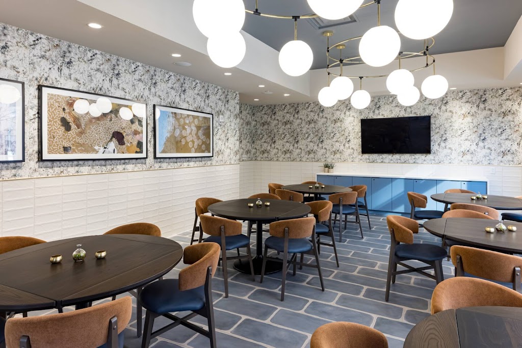 Fall Line Kitchen & Bar | restaurant | 500 E Broad St, Richmond, VA 23219, USA | 8045211897 OR +1 804-521-1897