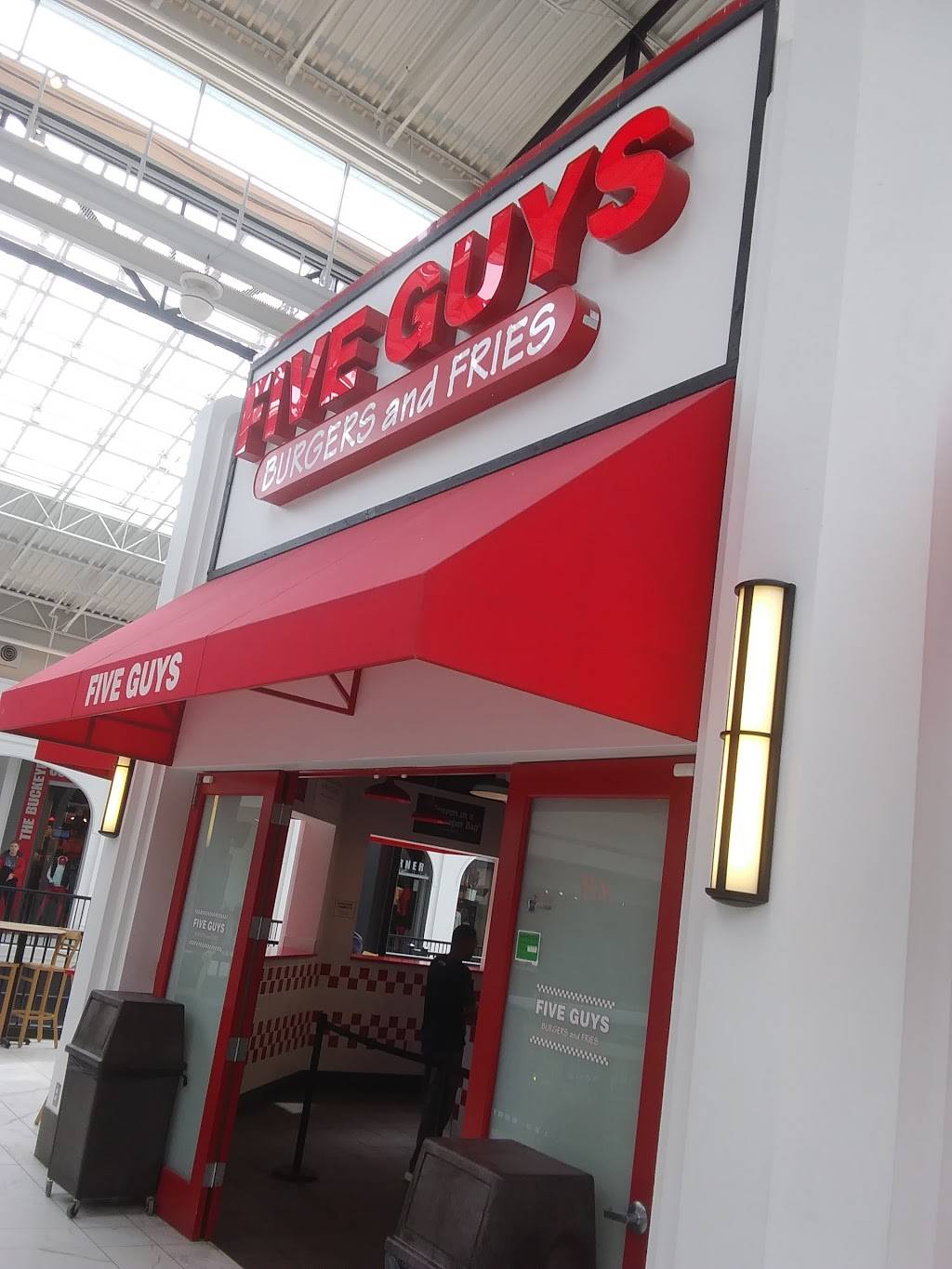 Five Guys | meal takeaway | 220 Easton Town Center, Columbus, OH 43219, USA | 6145325985 OR +1 614-532-5985