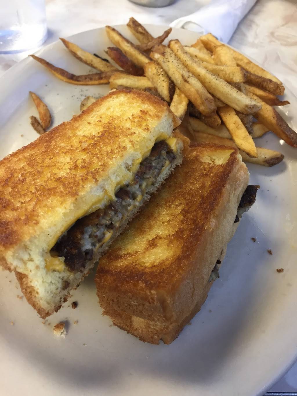 Poochies Place | restaurant | 1375 W Ohio Pike, Amelia, OH 45102, USA | 5137534000 OR +1 513-753-4000