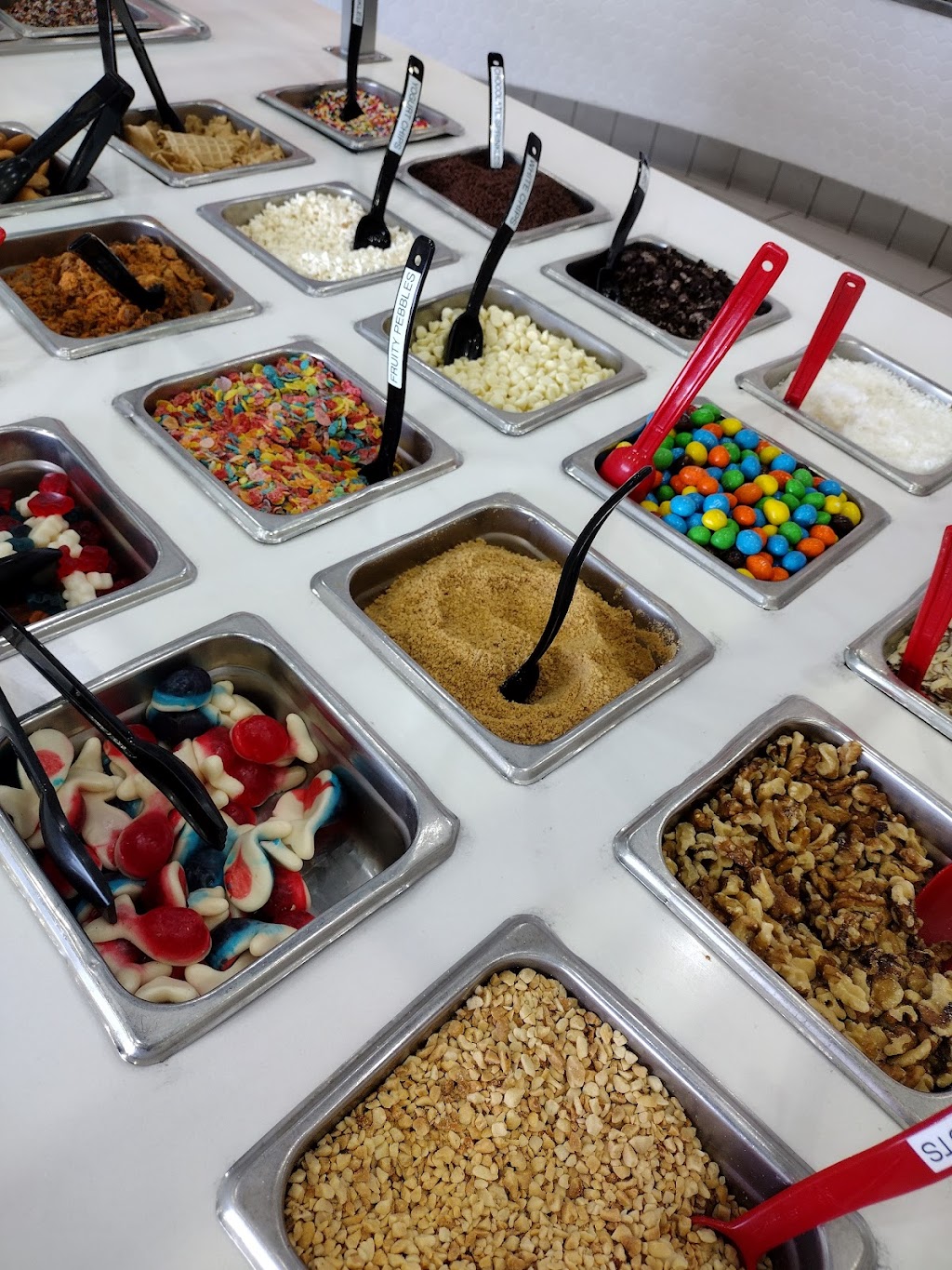 Zoyo Neighborhood Yogurt | restaurant | 9925 W McDowell Rd suite 3, Avondale, AZ 85392, USA | 4805976450 OR +1 480-597-6450