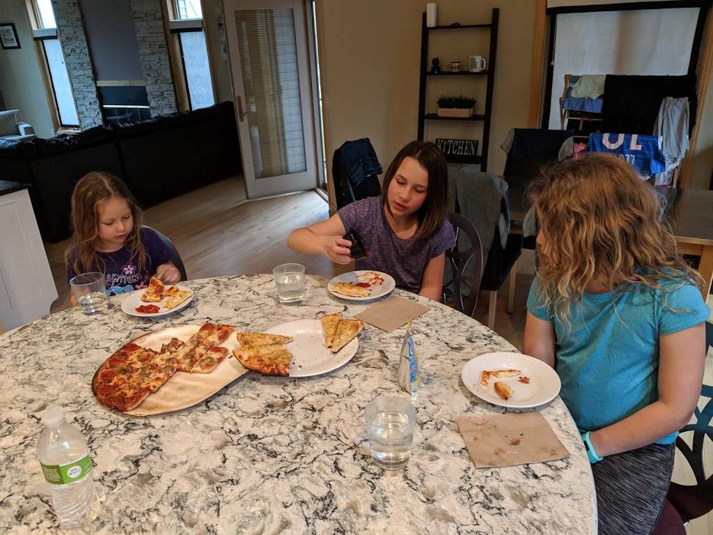 Papa Murphys Take N Bake Pizza | meal takeaway | 1430 Prairie St, Prairie Du Sac, WI 53578, USA | 6083707272 OR +1 608-370-7272