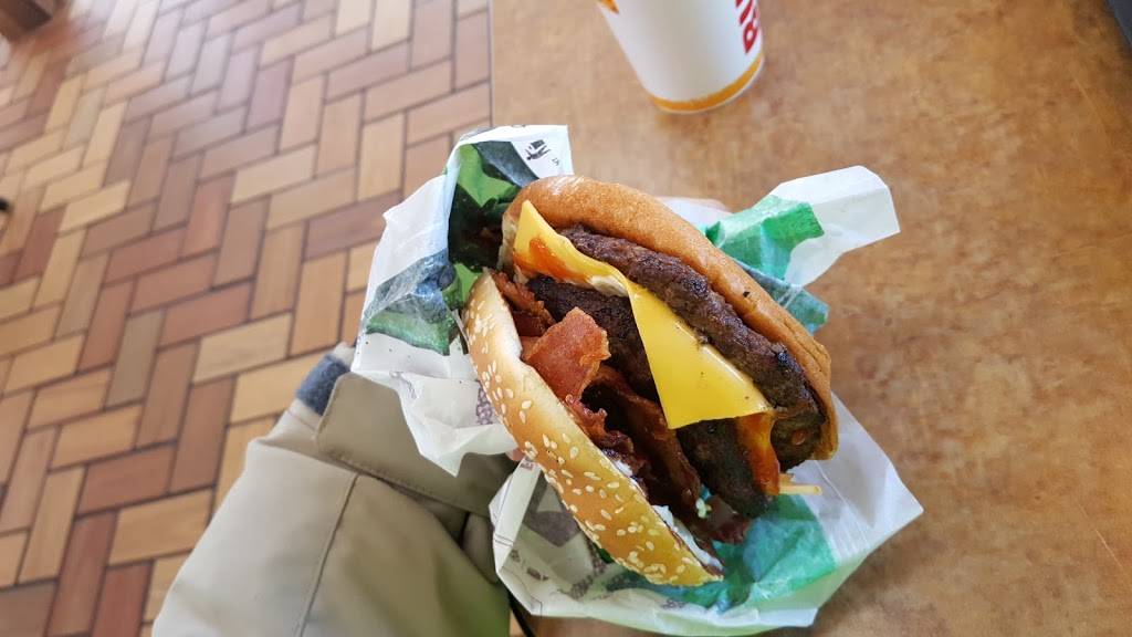 Burger King | restaurant | 651 E 16th St, Holland, MI 49423, USA | 6163556147 OR +1 616-355-6147