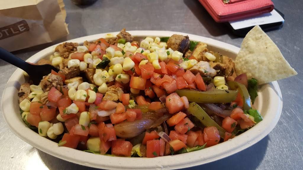 Chipotle Mexican Grill | restaurant | 1617 Pleasonton Rd Ste G-107, Fort Bliss, TX 79906, USA | 9155660774 OR +1 915-566-0774