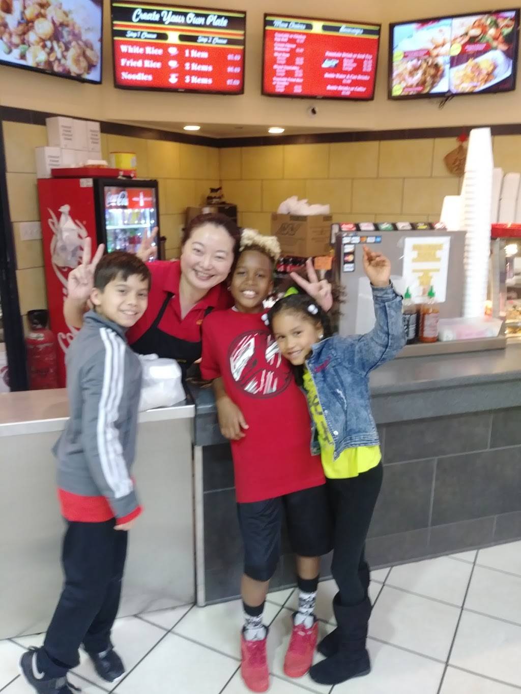 Famous Wok | restaurant | 1627 Opelika Rd # Fc1, Auburn, AL 36830, USA | 3348213600 OR +1 334-821-3600