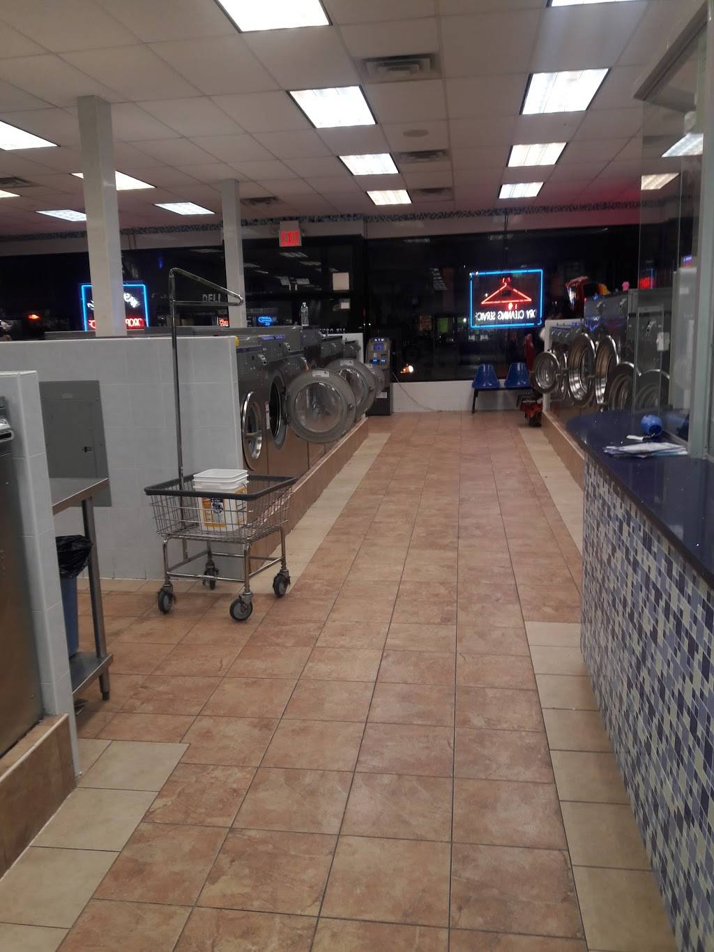 El Nuevo Salinas | restaurant | 102-02 Northern Blvd, Flushing, NY 11368, USA | 7182051980 OR +1 718-205-1980