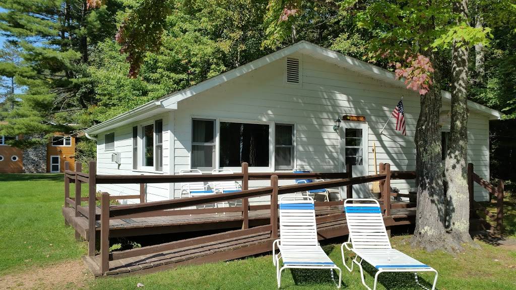 Sunrise Lodge | restaurant | 5894 W Shore Rd, Land O Lakes, WI 54540, USA | 7155473684 OR +1 715-547-3684