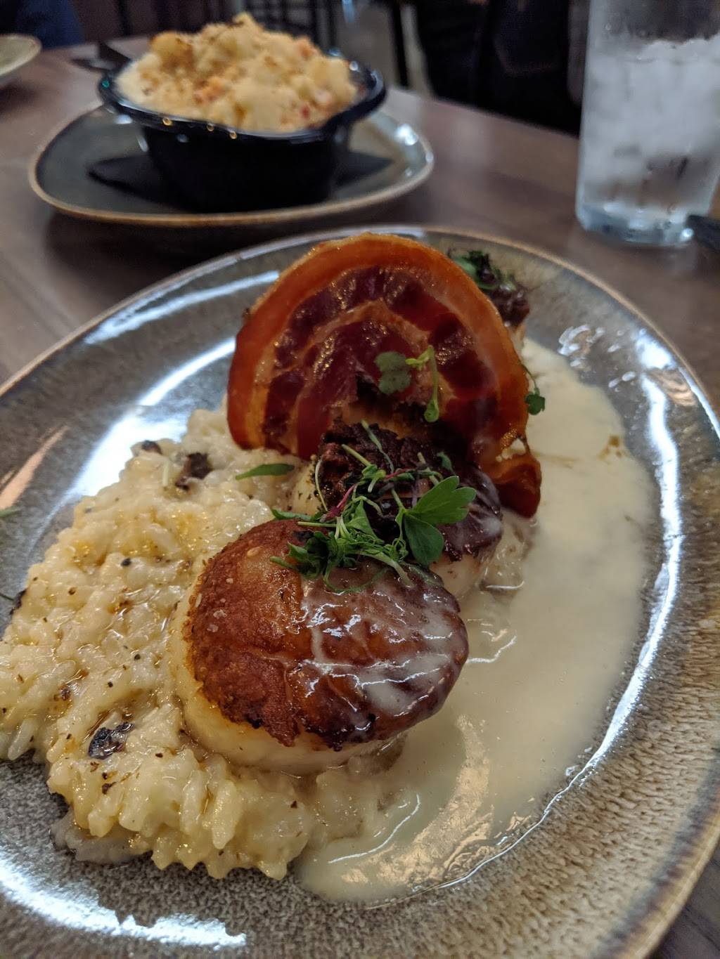 Pier 48 Fish House & Oyster Bar | restaurant | 130 S Pennsylvania St, Indianapolis, IN 46204, USA | 3175604848 OR +1 317-560-4848