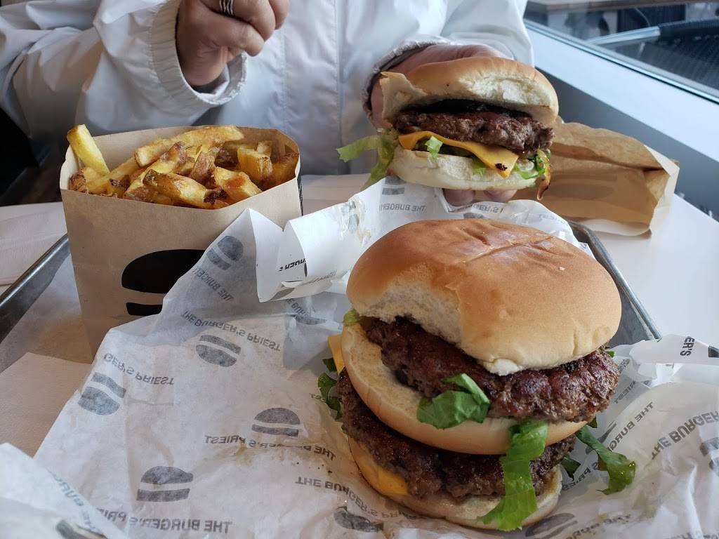 The Burgers Priest | restaurant | 120 Concert Way Unit 1, Barrie, ON L4N 0M7, Canada | 7057191584 OR +1 705-719-1584