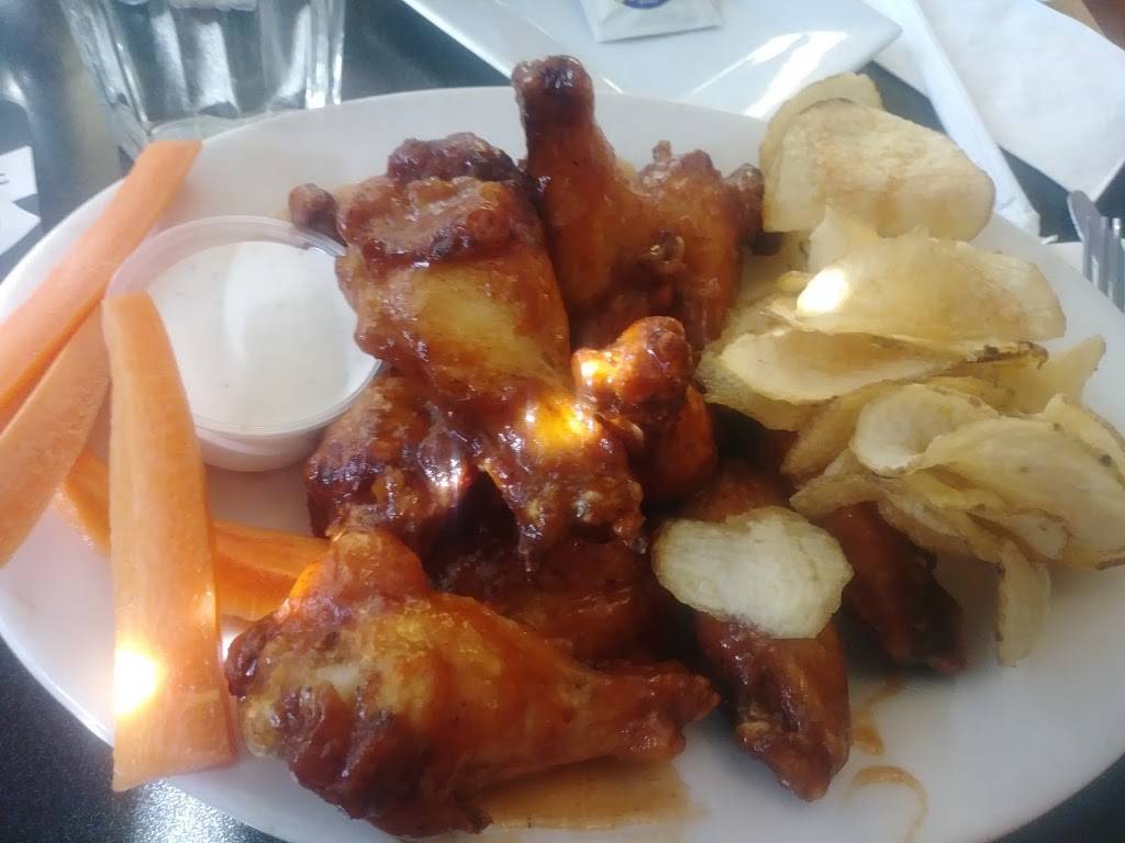 Slim McGinns West | restaurant | 14735 W Lisbon Rd, Brookfield, WI 53005, USA | 2623731500 OR +1 262-373-1500