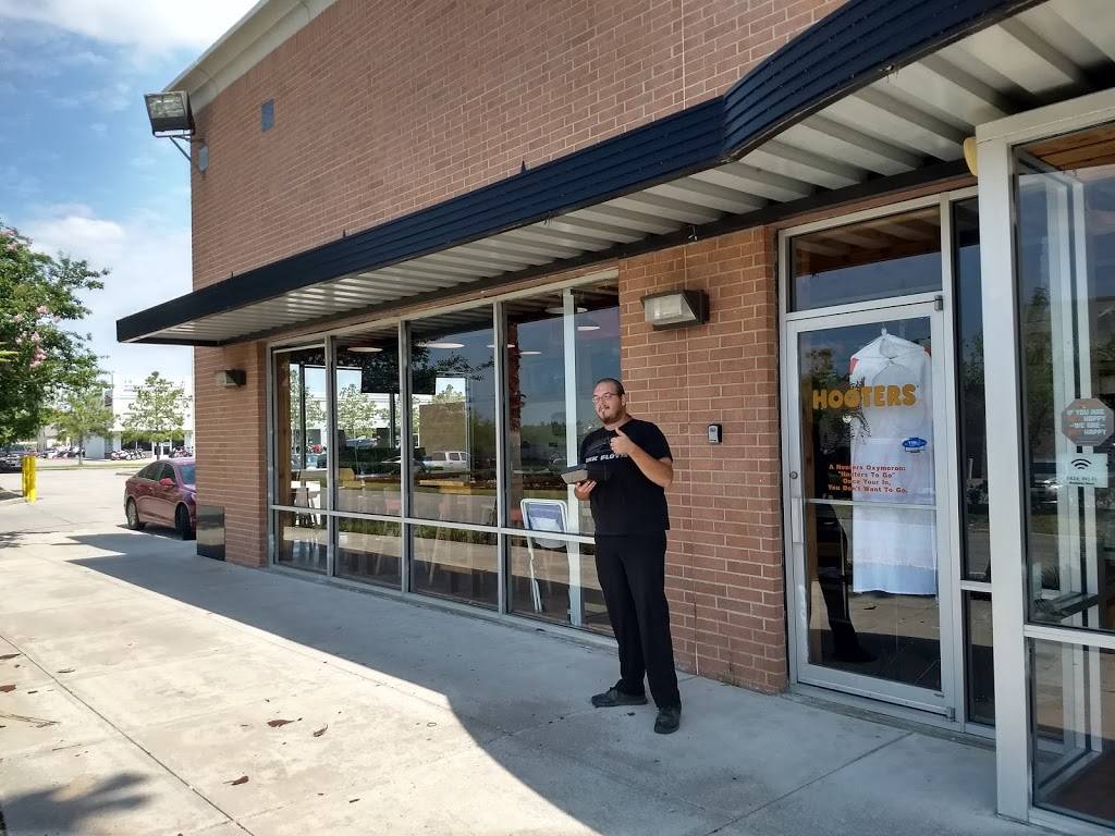 Hooters | restaurant | 19053 I-45, Conroe, TX 77385, USA | 9363219466 OR +1 936-321-9466