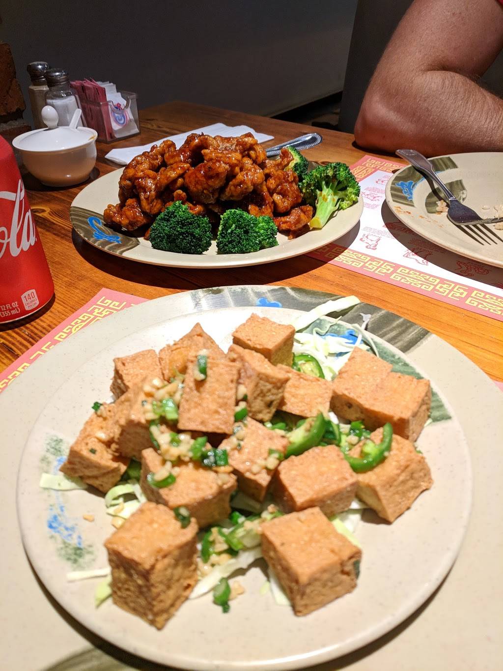 Century Dragon | restaurant | 3711 W Magnolia Blvd, Burbank, CA 91505, USA | 8188463711 OR +1 818-846-3711