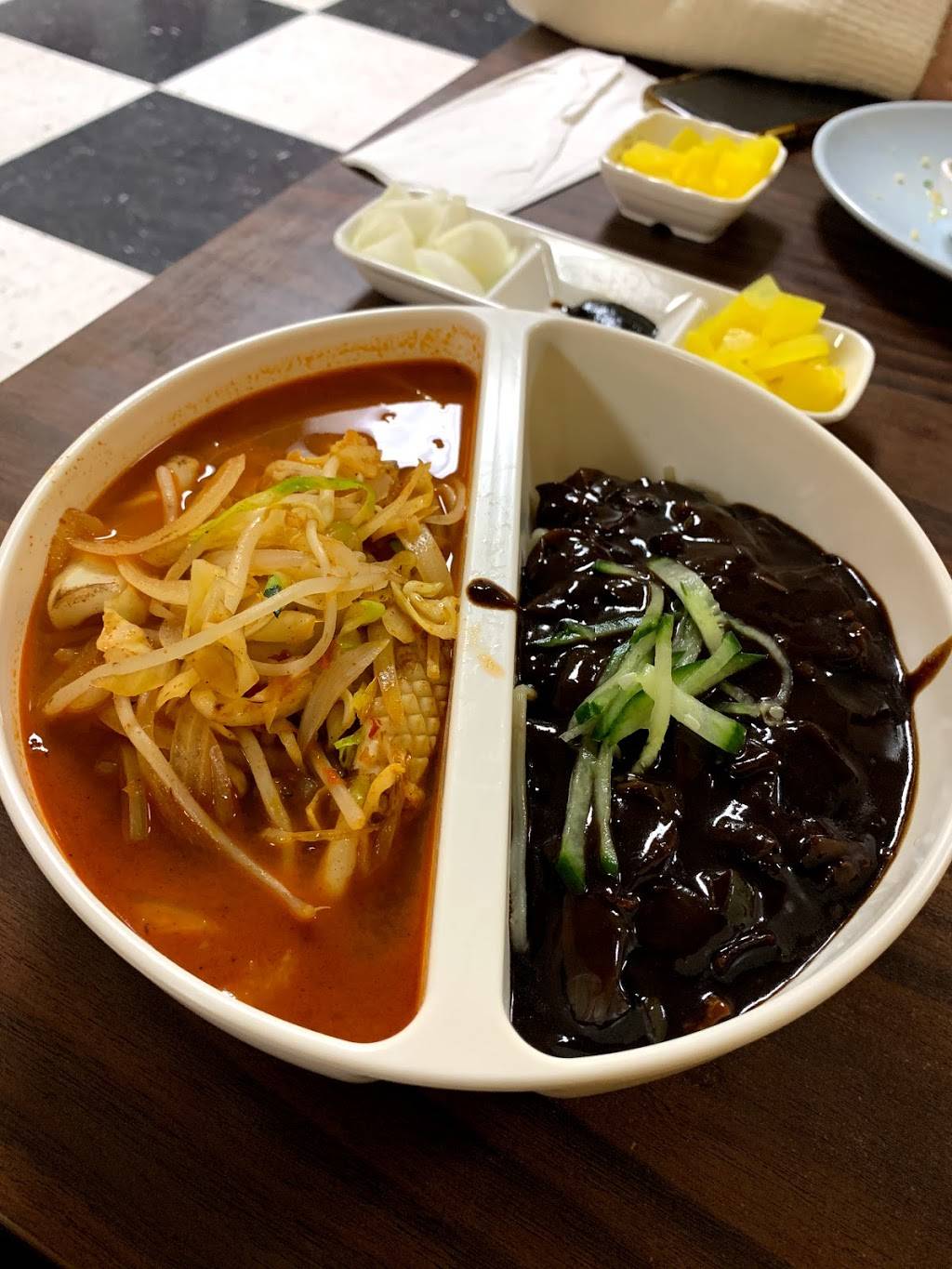 Dumpling House | restaurant | 17424 Hwy 99, Lynnwood, WA 98037, USA | 4257456642 OR +1 425-745-6642