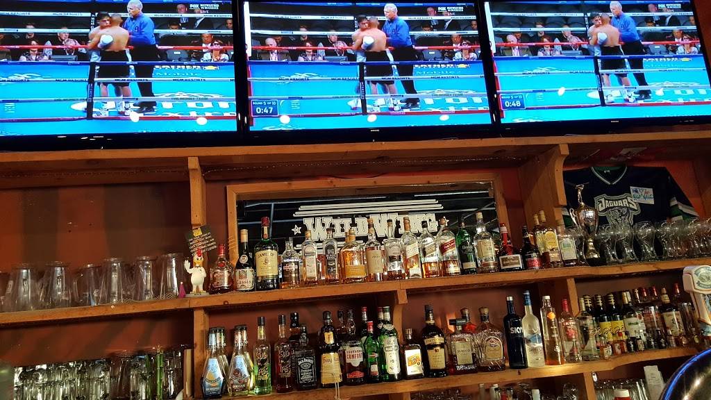 Wild Wing | restaurant | 371 Mountainview Rd S, Georgetown, ON L7G 5X3, Canada | 9058779911 OR +1 905-877-9911