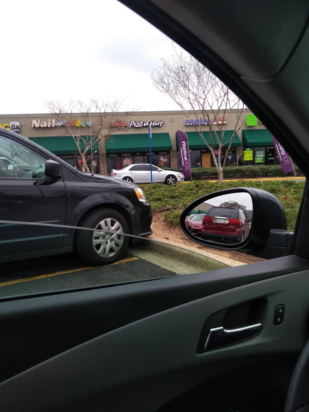 Pizza Hut | meal takeaway | 873 Dennison Ave SW, Birmingham, AL 35211, USA | 2052505156 OR +1 205-250-5156