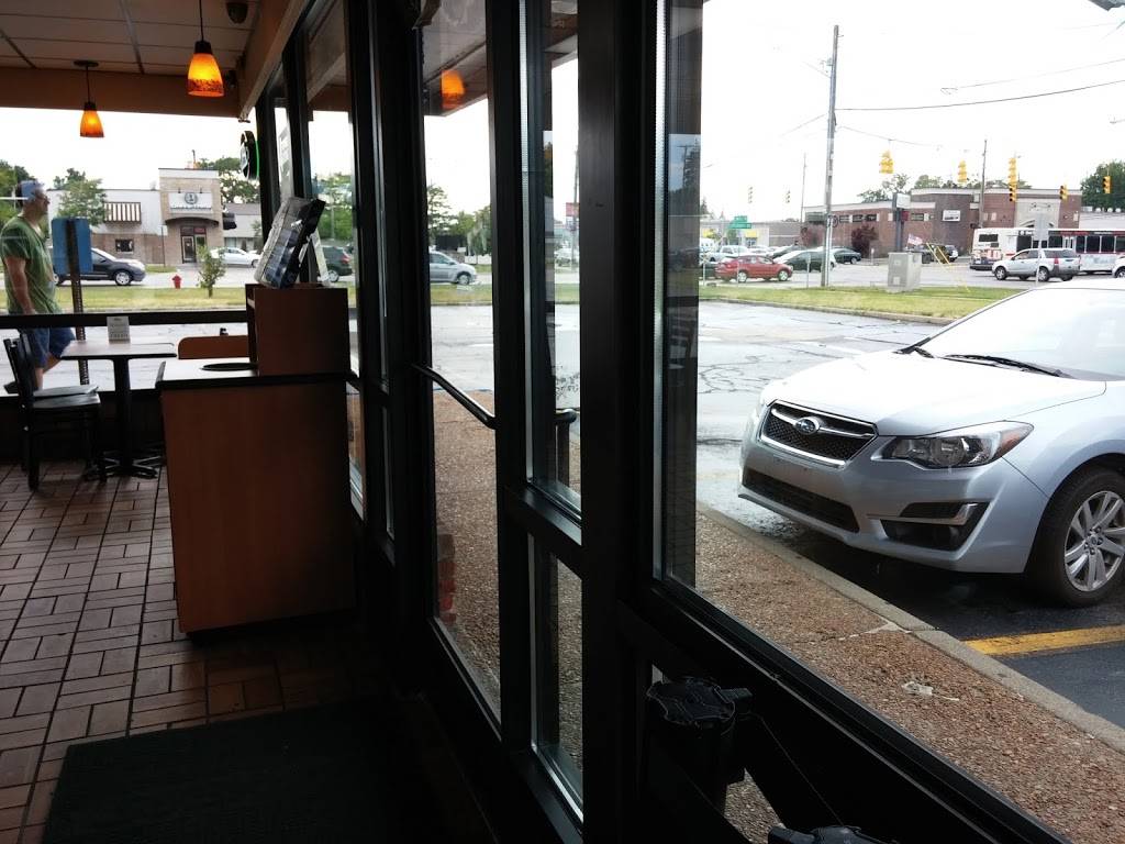 Subway | meal takeaway | 20 E Maple Rd, Troy, MI 48083, USA | 2486163058 OR +1 248-616-3058