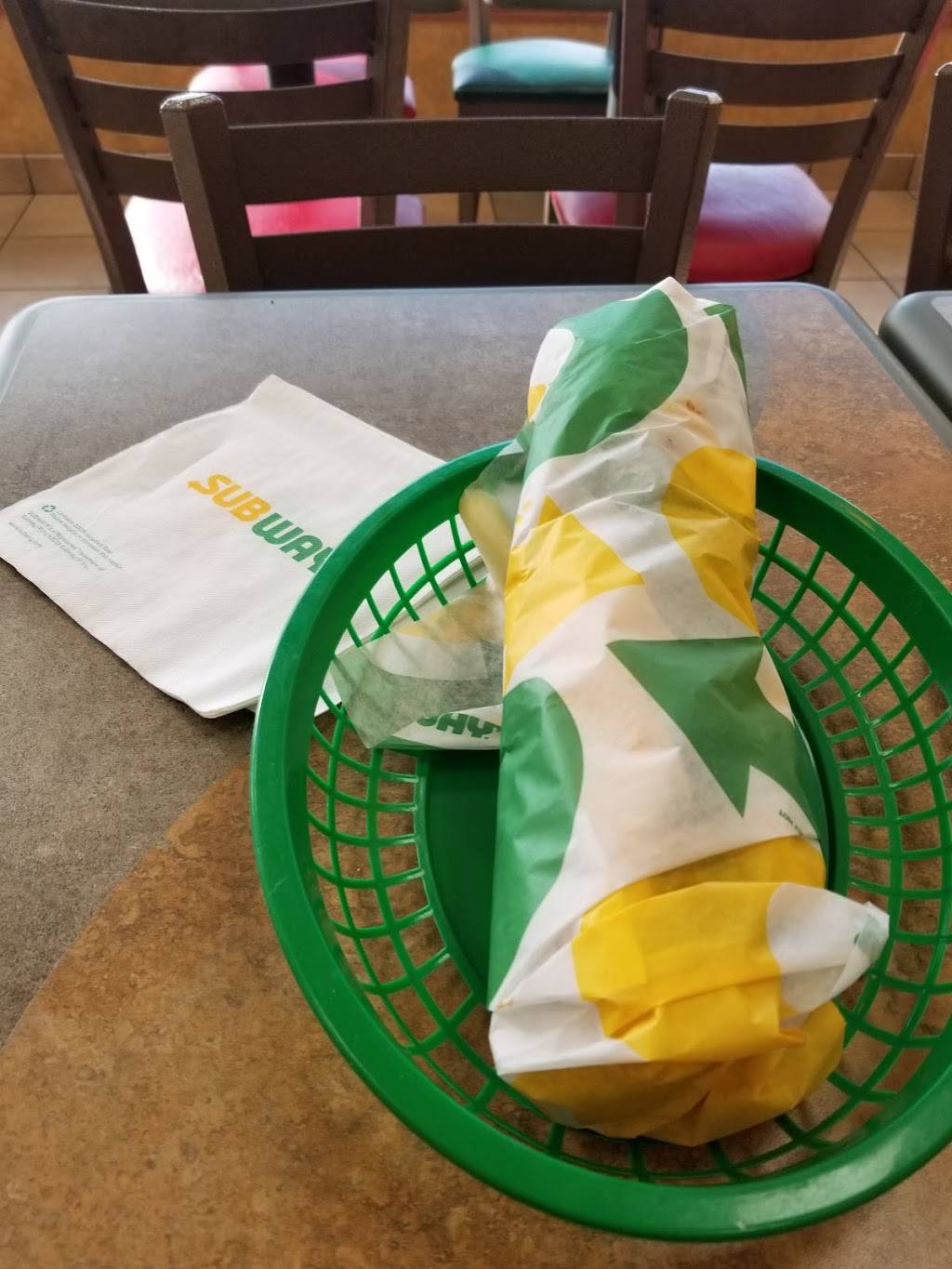 Subway Restaurants | restaurant | 2211 N Gary Ave, Wheaton, IL 60187, USA | 6306828000 OR +1 630-682-8000