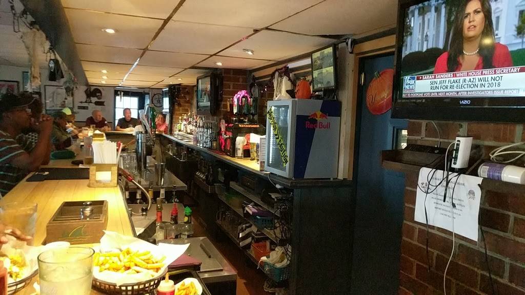 Cock Island Bar & Grille | restaurant | 606 Airline Blvd, Portsmouth, VA 23707, USA | 7579662936 OR +1 757-966-2936