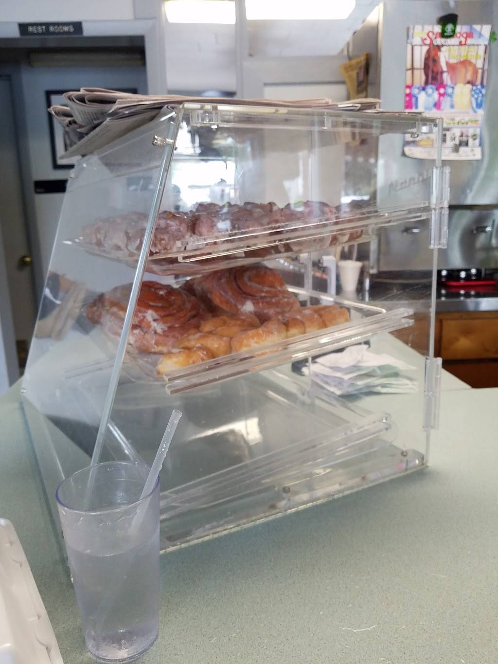 Triangle Diner LLC | restaurant | 400 Maple Ave, Saratoga Springs, NY 12866, USA | 5185836368 OR +1 518-583-6368