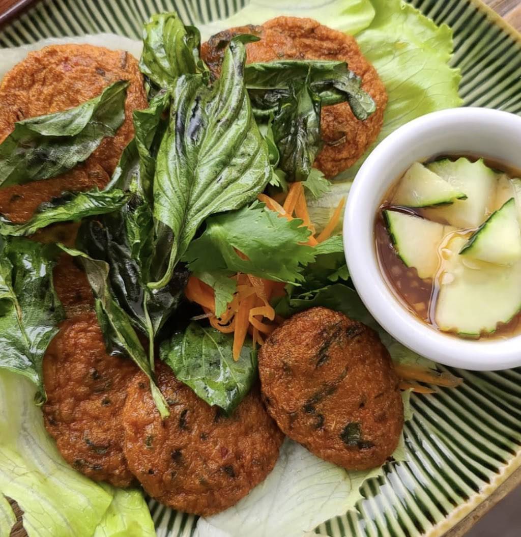 Saranrom Thai | restaurant | 8110 Broadway, Queens, NY 11373, USA | 9178326672 OR +1 917-832-6672