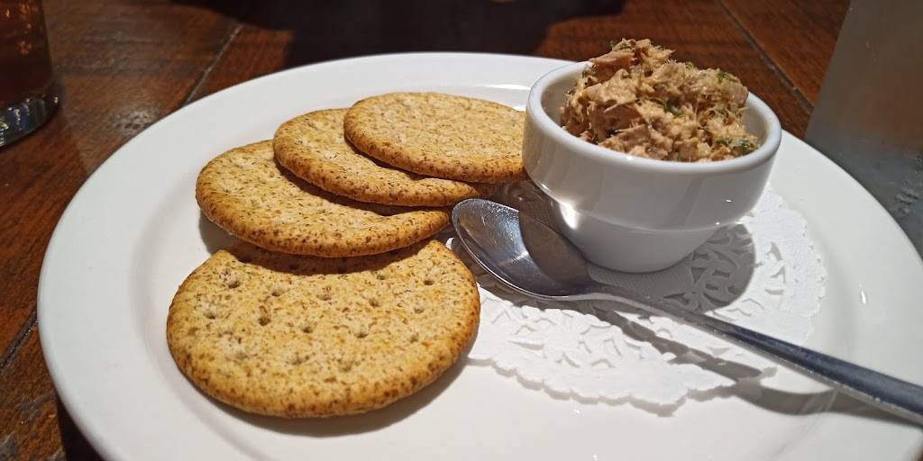 Bistro de Quartier - Lamifa | restaurant | 3976 Rue Ontario E, Montréal, QC H1W 1S9, Canada | 5143738239 OR +1 514-373-8239