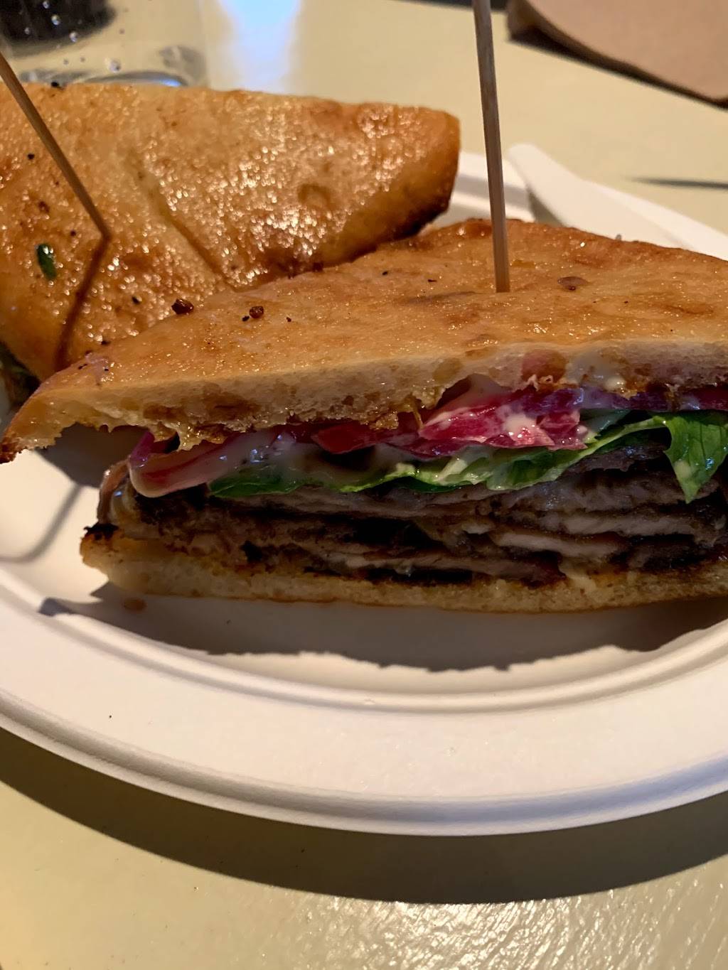 Barrow Food House | restaurant | 452 Main Rd, Riverhead, NY 11901, USA | 6317793379 OR +1 631-779-3379