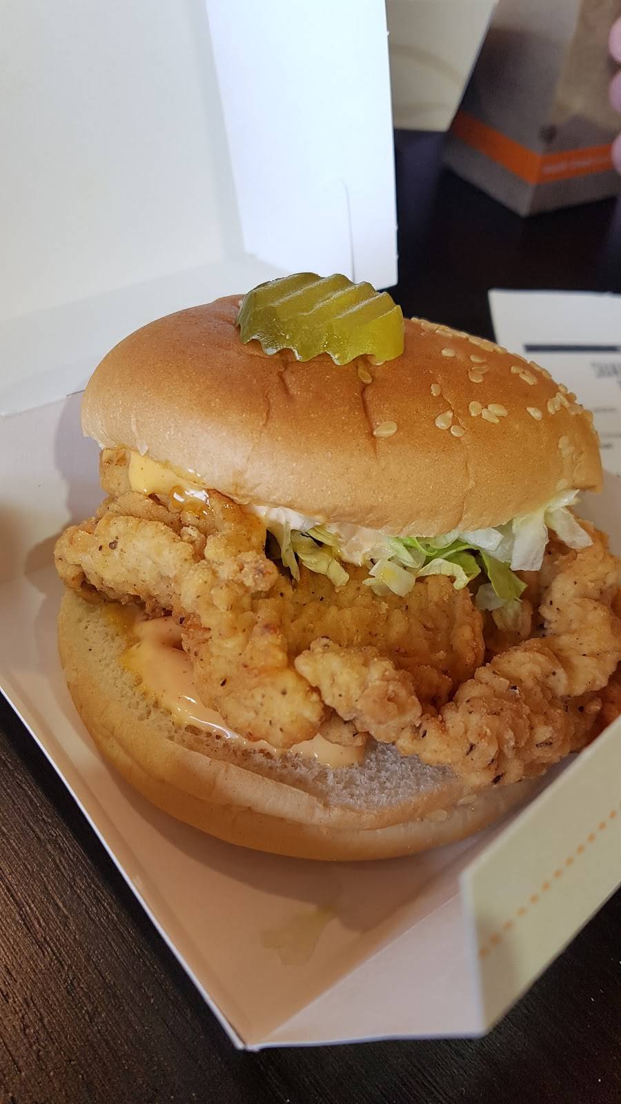 Mary Browns Chicken & Taters | restaurant | 6039 Erin Mills Pkwy, Mississauga, ON L5N 0G5, Canada | 9055676660 OR +1 905-567-6660