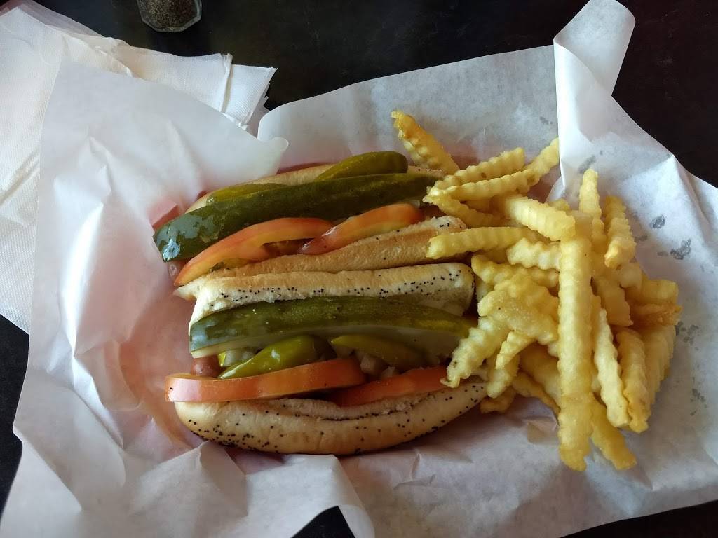 Arts Drive In | restaurant | 1333 W North Ave, Chicago, IL 60642, USA | 7734890099 OR +1 773-489-0099