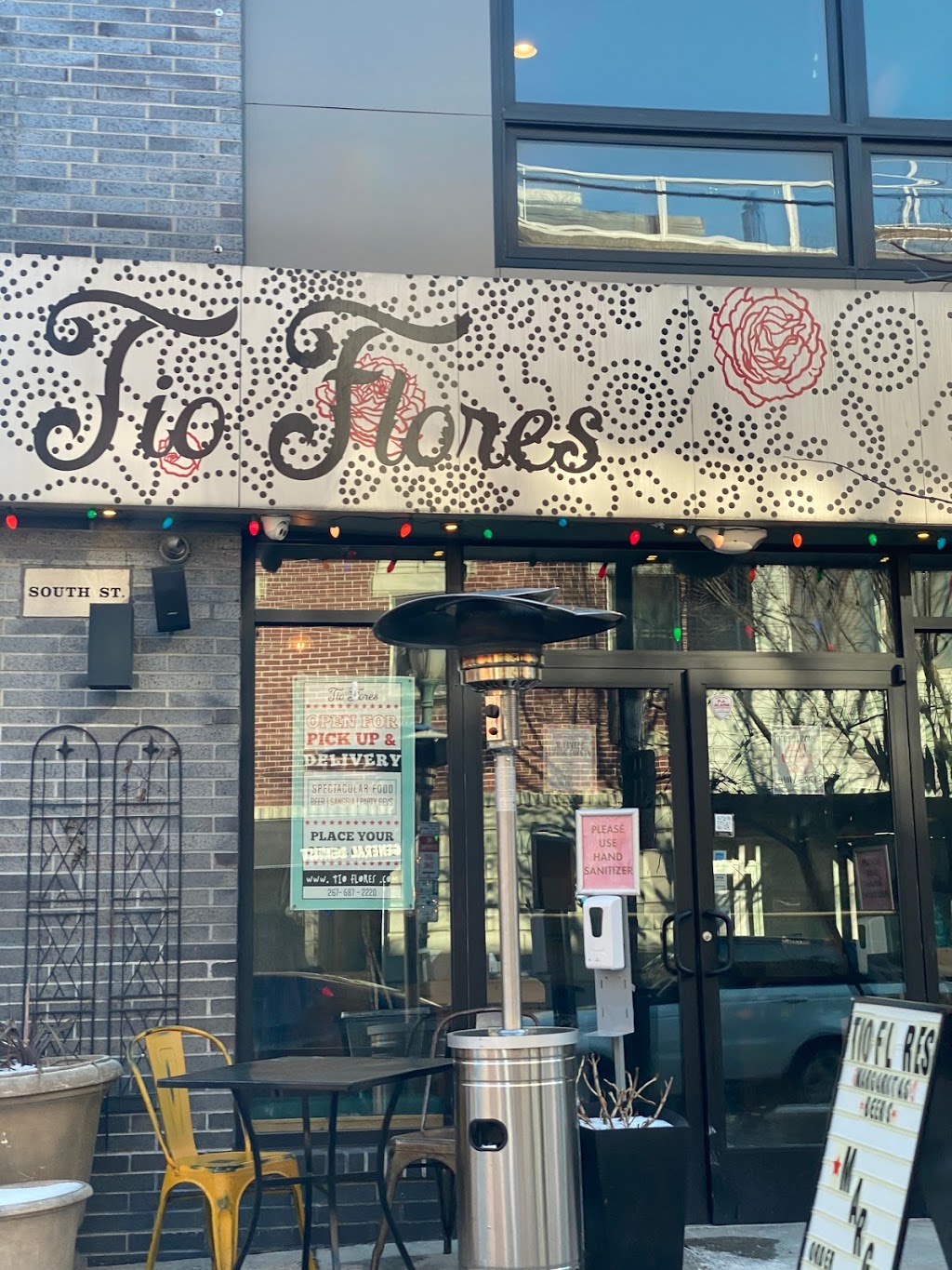 Tio Flores | restaurant | 1600 South St, Philadelphia, PA 19146, USA | 2676872220 OR +1 267-687-2220