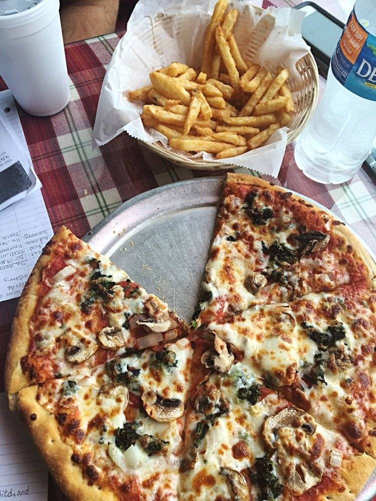 Moms Pizza | restaurant | 3255 Columbia Pike, Arlington, VA 22204, USA | 7039207789 OR +1 703-920-7789