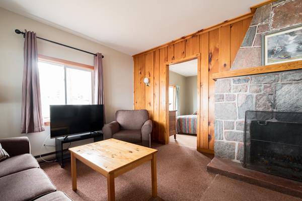 Beachwood Resort | restaurant | 3043 Beachwood Dr, Lakefield, ON K0L 2H0, Canada | 8883131118 OR +1 888-313-1118