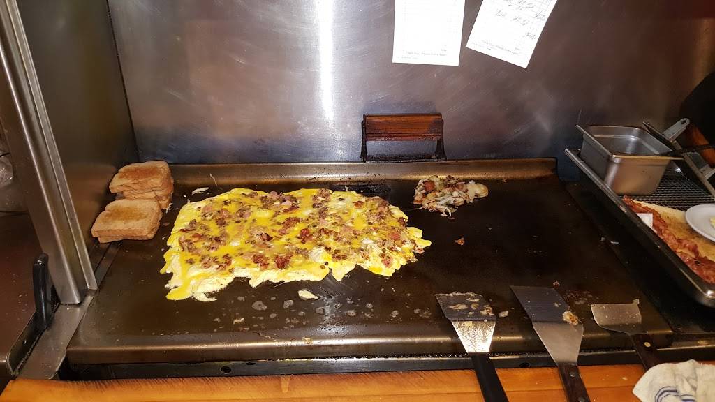 Dinner Bell | restaurant | 305 S Main St, Salem, IN 47167, USA | 8128835744 OR +1 812-883-5744