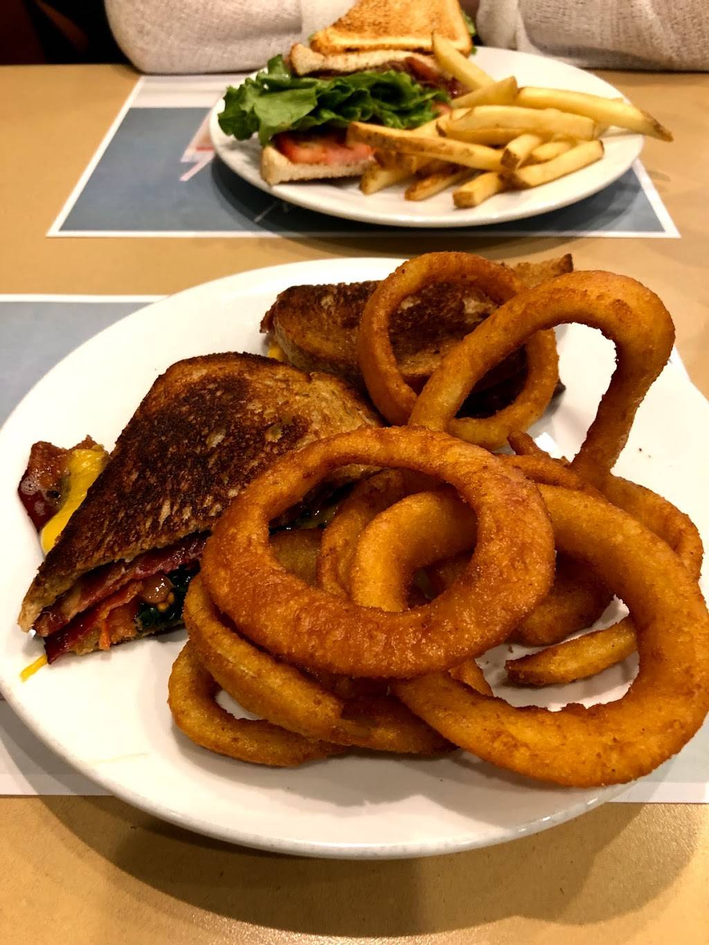 Newport Creamery | meal takeaway | 673 Smith St, Providence, RI 02908, USA | 4013514677 OR +1 401-351-4677