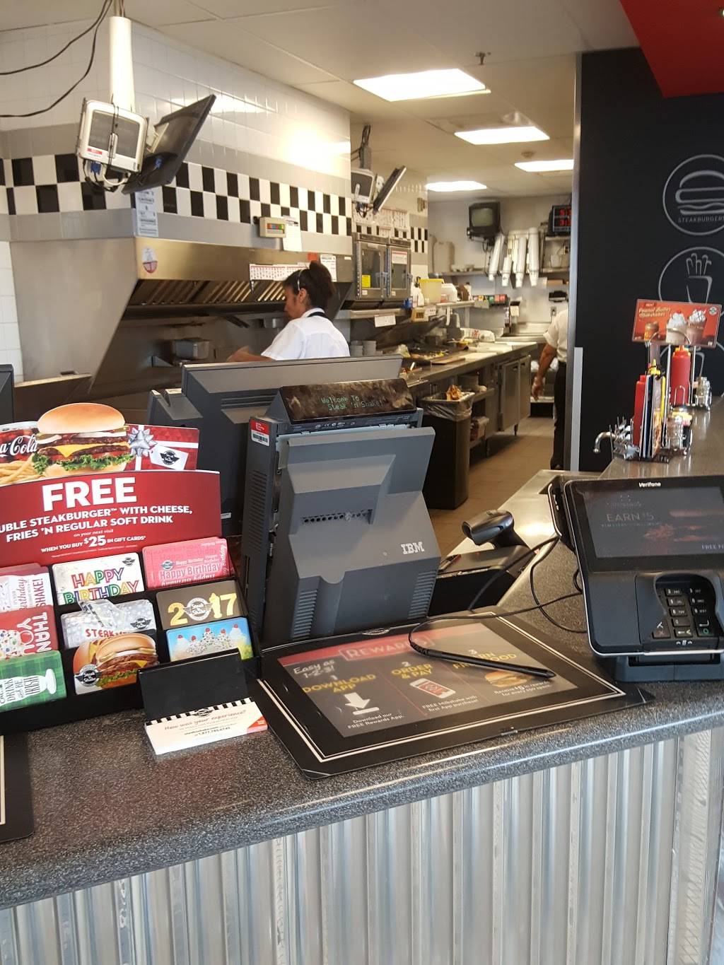 Steak n Shake | restaurant | 630 S Sutton Rd, Streamwood, IL 60107, USA | 6304978109 OR +1 630-497-8109